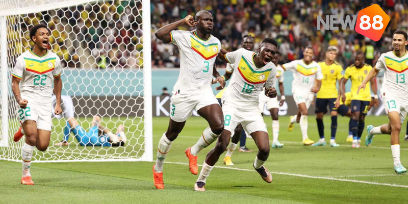 Koulibaly ghi bàn quyết định cho Senegal